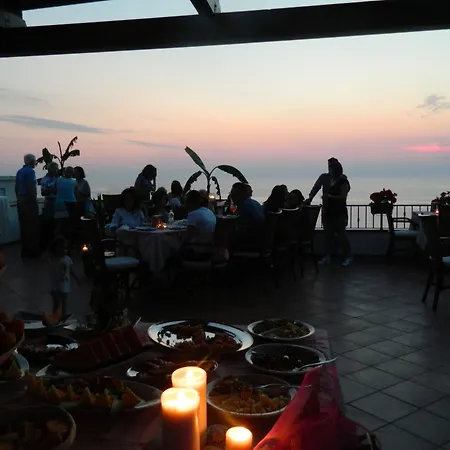 & La Porta Del Mare Otel