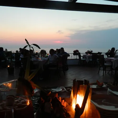 & La Porta Del Mare Otel