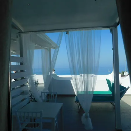 & La Porta Del Mare Otel