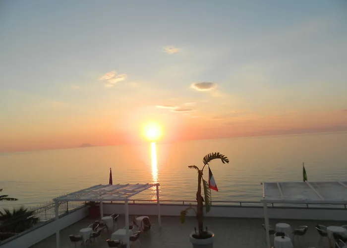 & La Porta Del Mare Hotell 3*